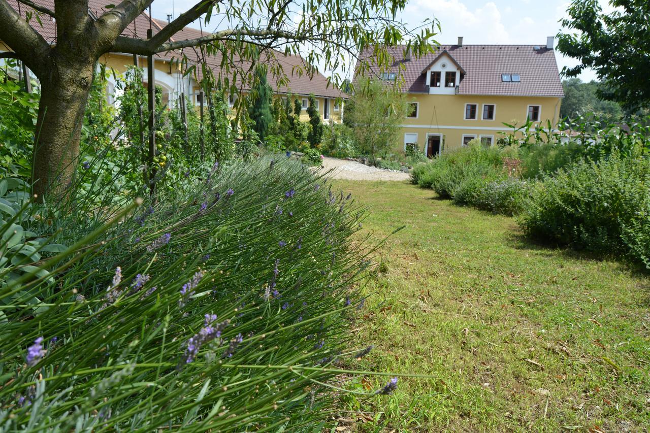 Statek Lunikov Villa Zizice Exterior foto